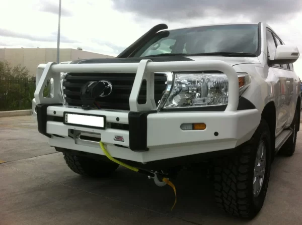 Dobinsons 200 Series Winch Bumper Land Cruiser 200 Series 2012 to mid 2016 (1), painted white (comes black when shipped)