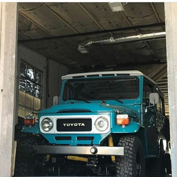 Toyota FJ40 with dobinsons suspension lift kit installed