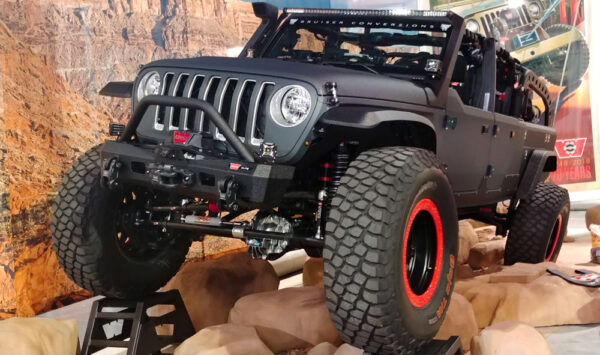 WARN 101330 Elite Series Stubby Front Winch Bumper for JL & JT at SEMA show 2018