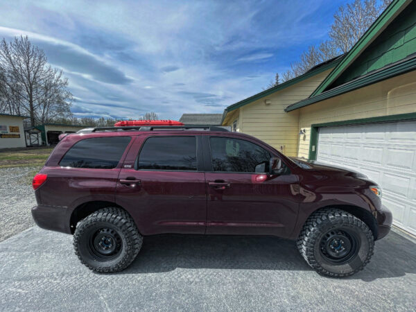 Toyota-Sequoia-Dobinsons-2.5-inch-lift-front-and-rear-1