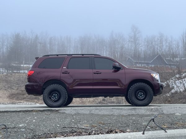 Toyota-Sequoia-Dobinsons-2.5-inch-lift-front-and-rear-2